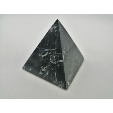 PIRAMIDE  IN MARMO NERO MARQUINIA