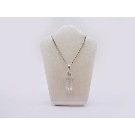 CIONDOLO IRREGOLARE DI QUARZO CRYSTAL CON BORDO COLOR ARGENTO