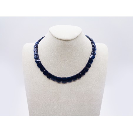COLLANA CORTA IN AMBRA BLU CON CHIUSURA DORATA