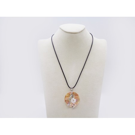 COLLANA CON CIONDOLO IN MADREPERLA