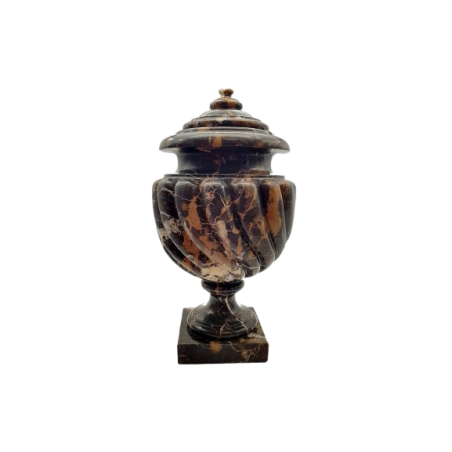 VASO CON COPERCHIO IN MARMO NERO MICHELANGELO