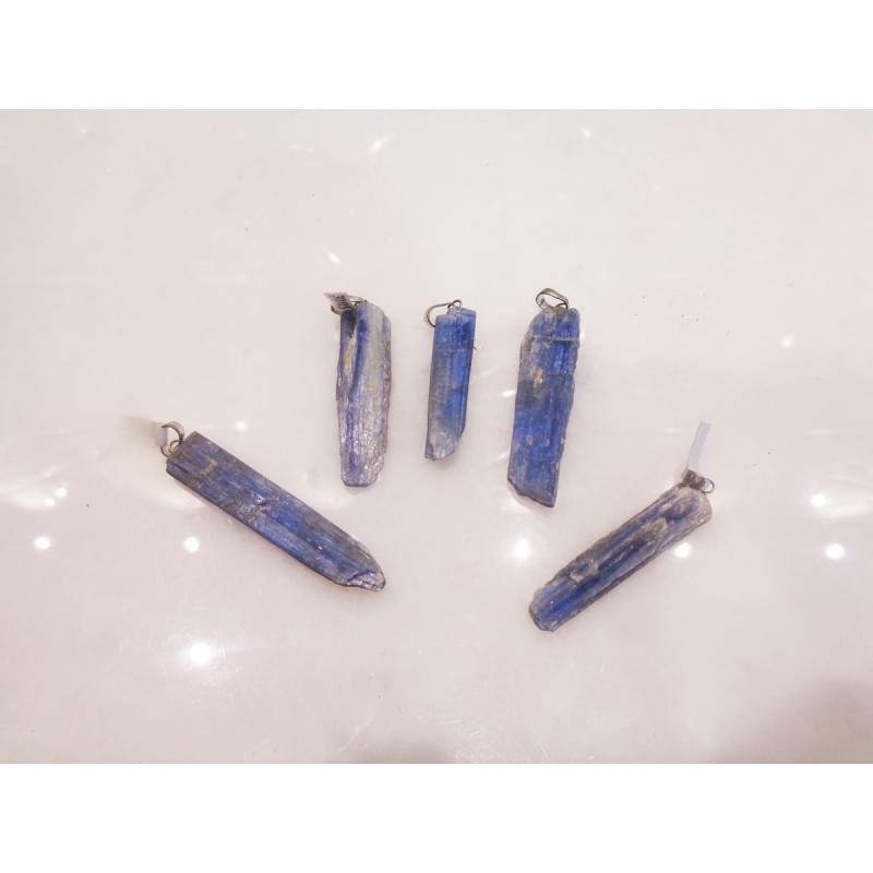 0569CU016 11  CIONDOLO PIETRA GREZZA CIANITE BLU